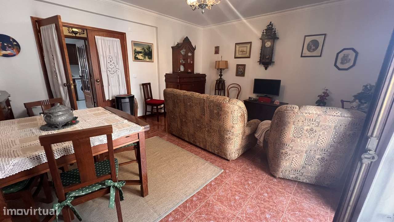 Apartamento T3 Mobilado e Equipado no Centro da Lourinhã - Grande imagem: 2/12