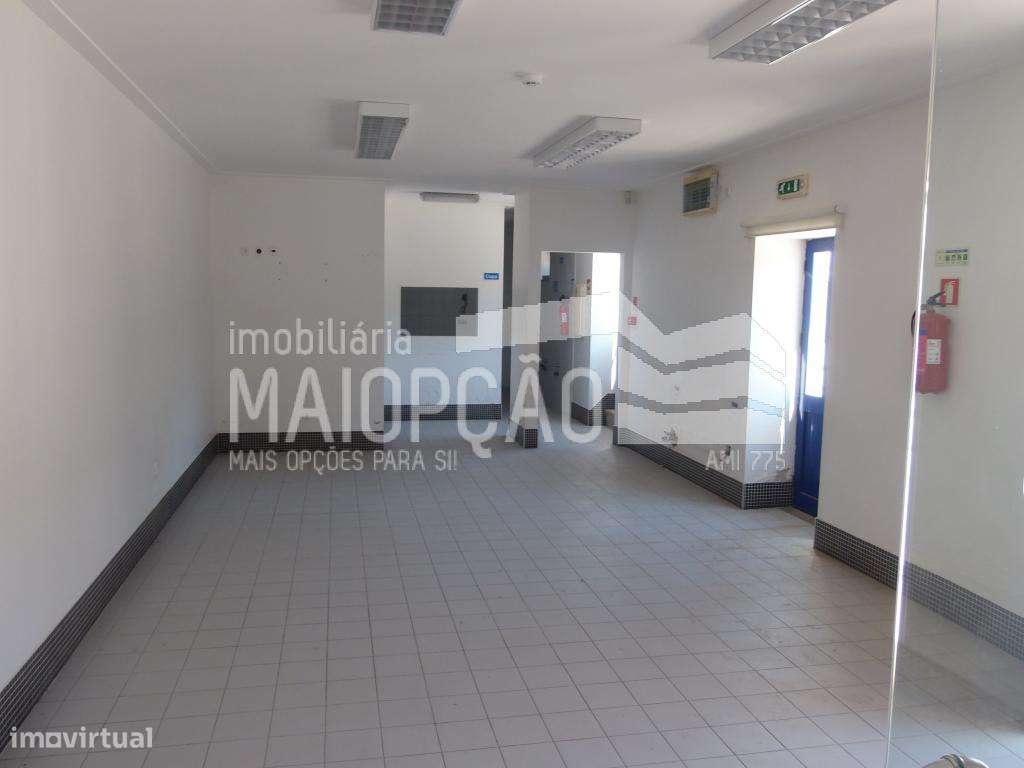 Venda de Edifício com uma área total de 317 m2, em Mós - Grande imagem: 2/17