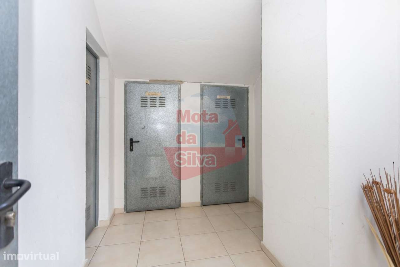 Excelente apartamento T2 em Vale Flores - Feijó-22
