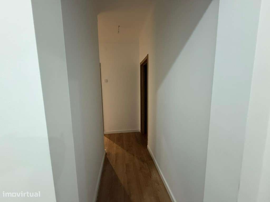 Apartamento T2 totalmente remodelado, com excelente área exterior -...-13