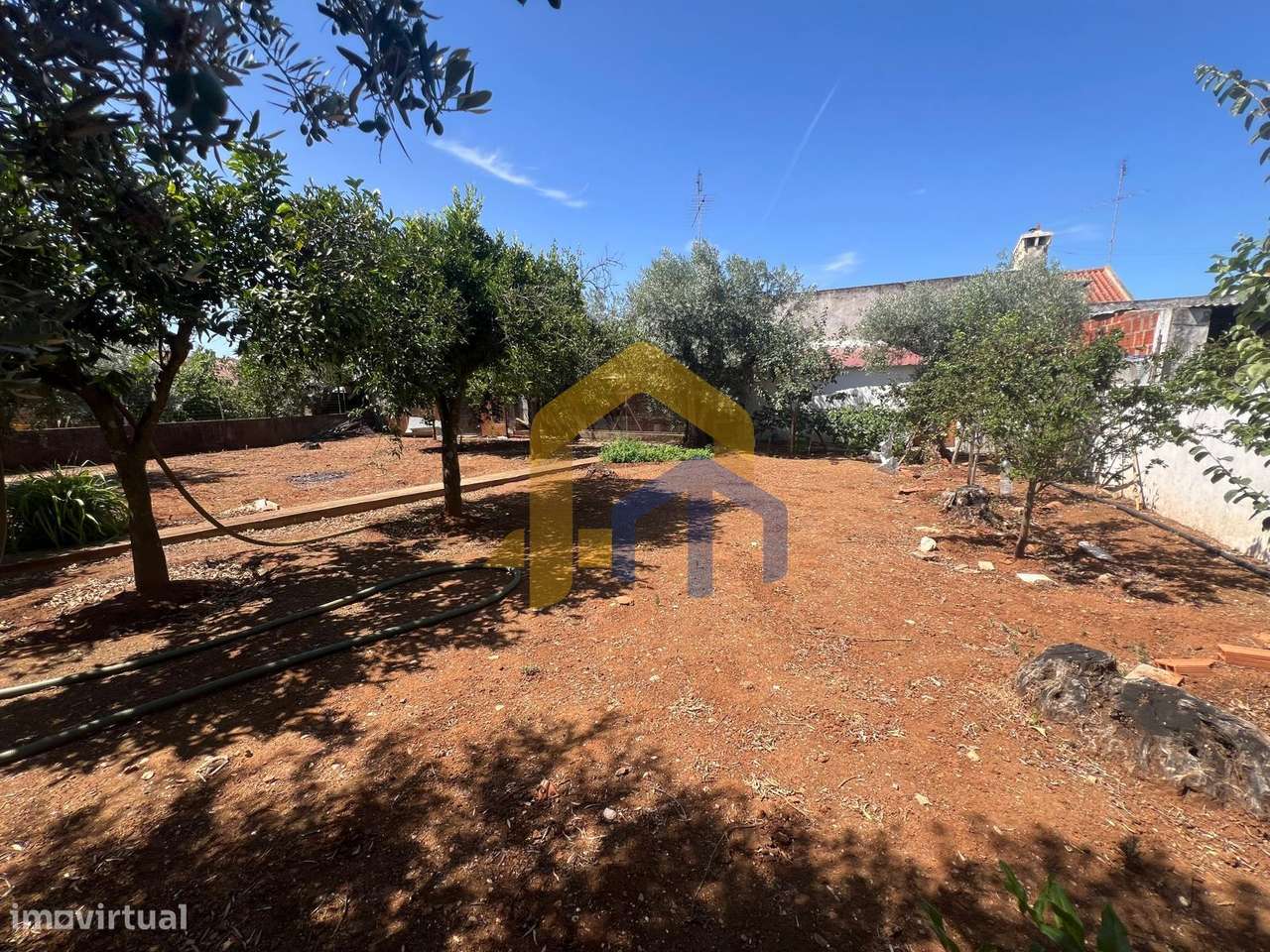 Moradia T4, no centro de Estremoz com quintal-14