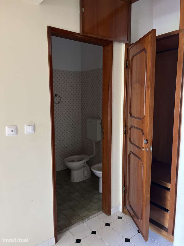 Apartamento T3 com 2 casas de banho em Loures-16