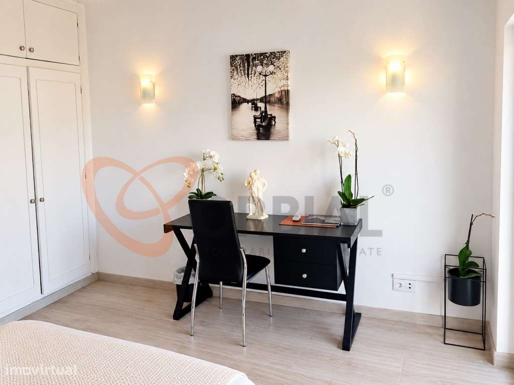 Fantástica Moradia Geminada Renovada, com Licença AL, numa Zona Cen...-6