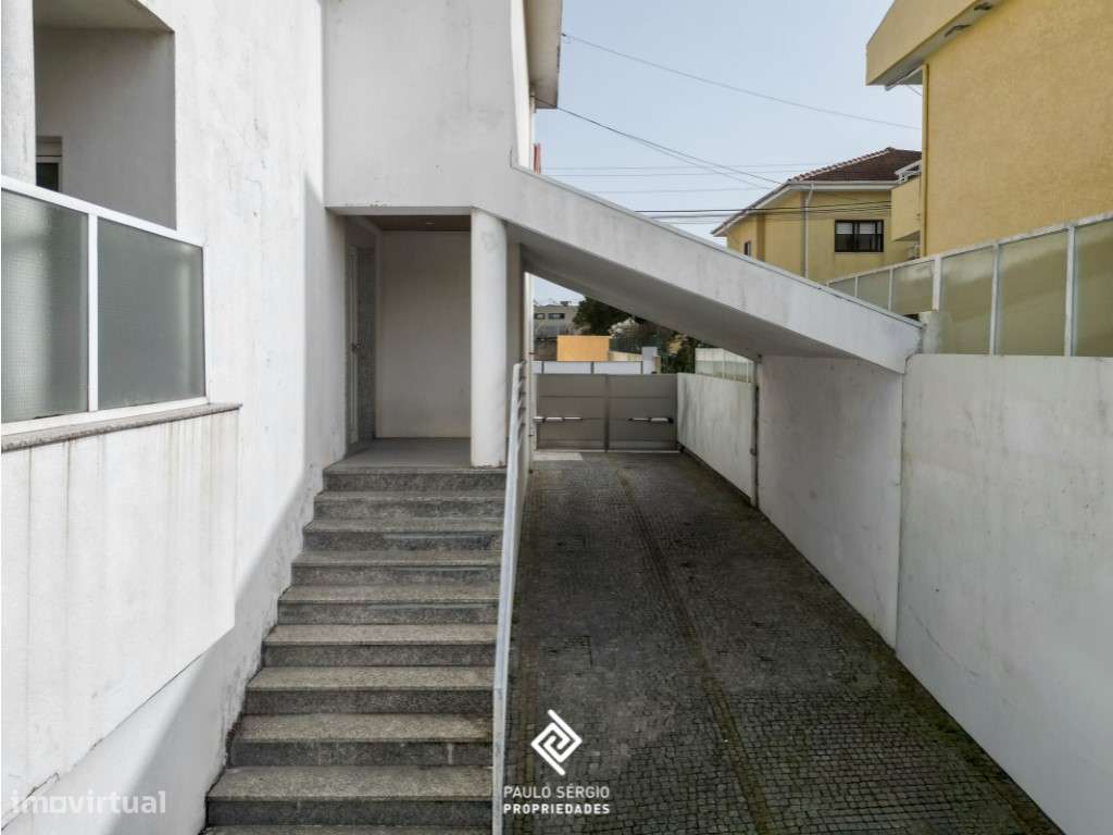 Moradia T3 localizada em Serzedo-23