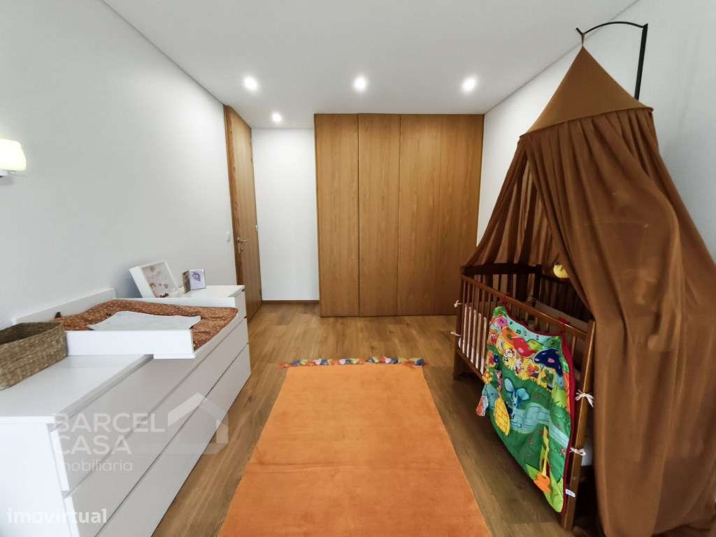 Oportunidade Única: Moradia T3 Térrea Semi-Nova em Manhente!-11