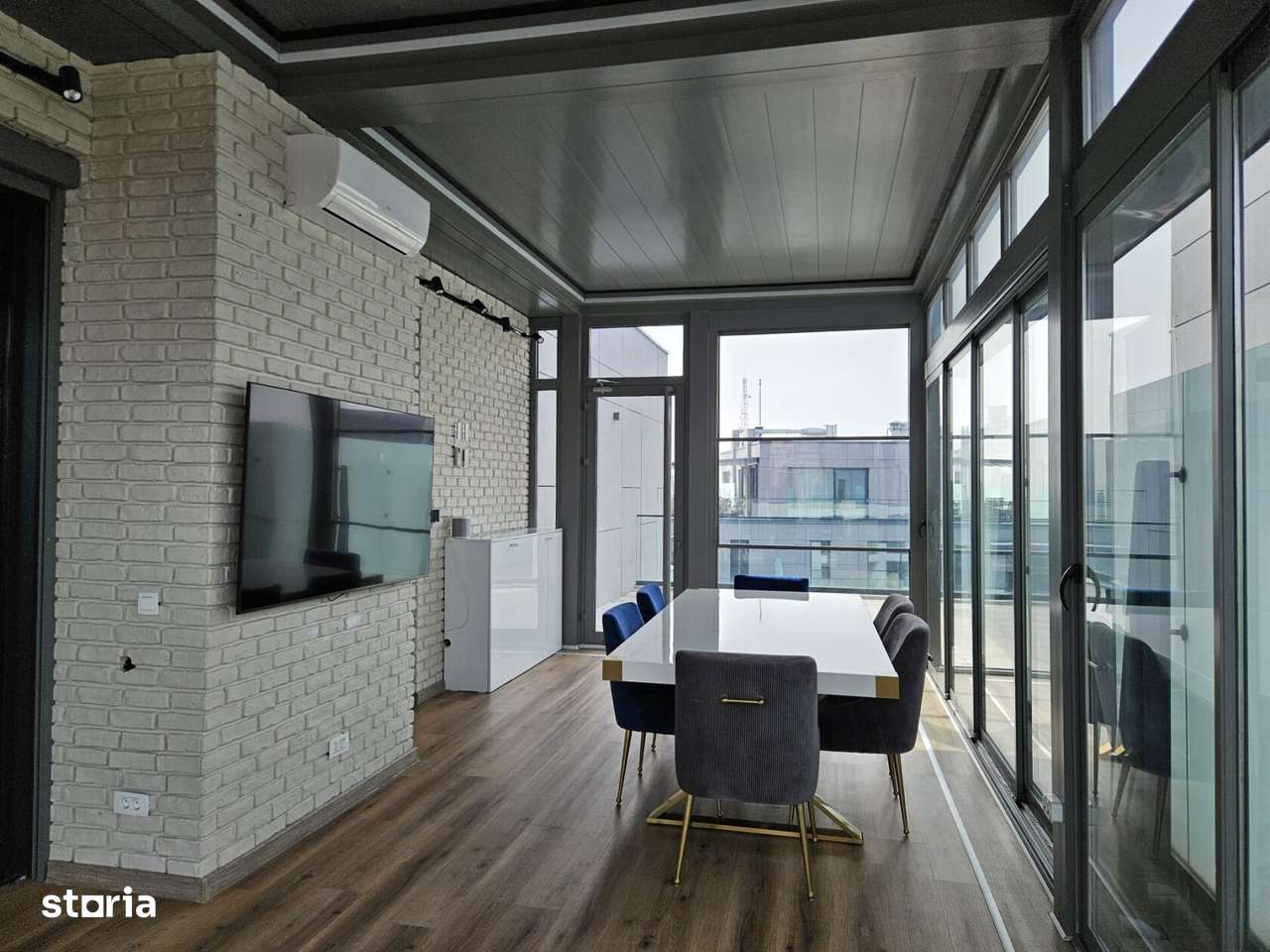 PENTHOUSE LUX JANDARMERIEI - THE IVY