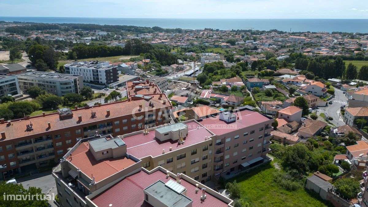 Apartamento T3 c/ Vistas Mar e Garagem Box em Canidelo-32