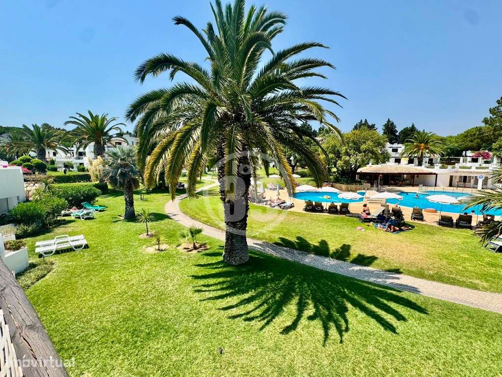 T1 com Três Terraços e Vista para a Piscina - Licença AL Ativa-0