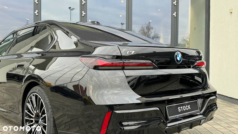 BMW i7 M70 xDrive - 12