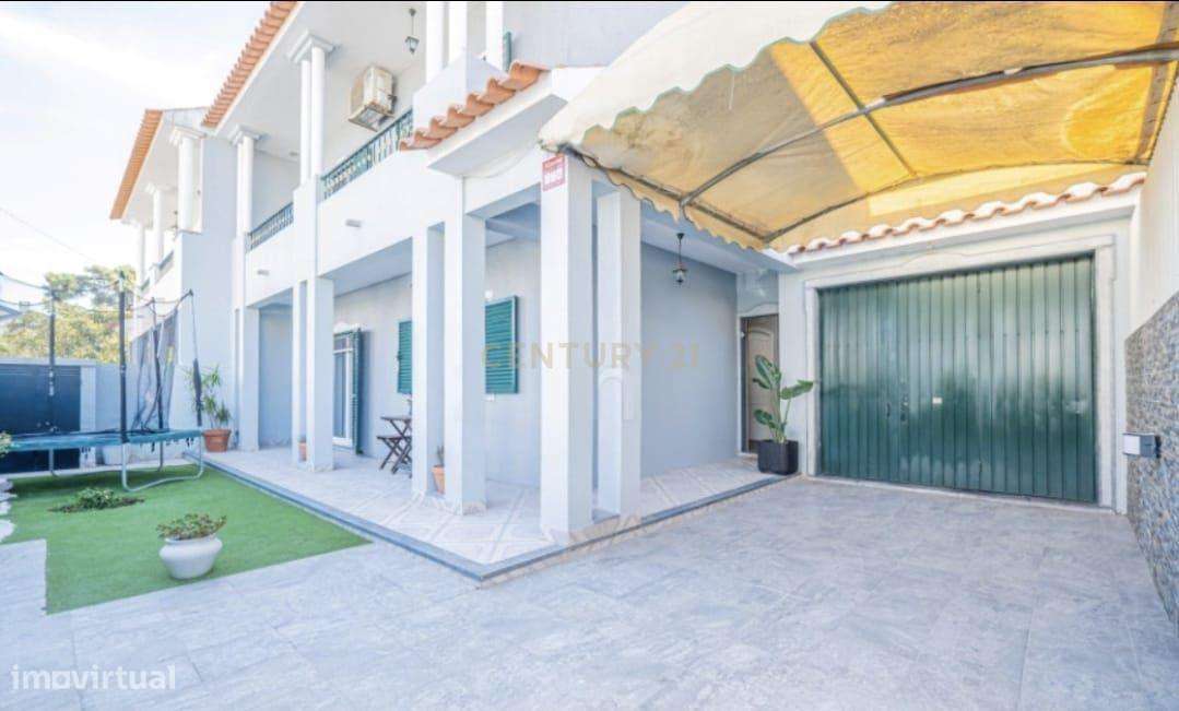 Moradia T4 na Charneca Caparica com Piscina na rua João de Deus a 5min-43