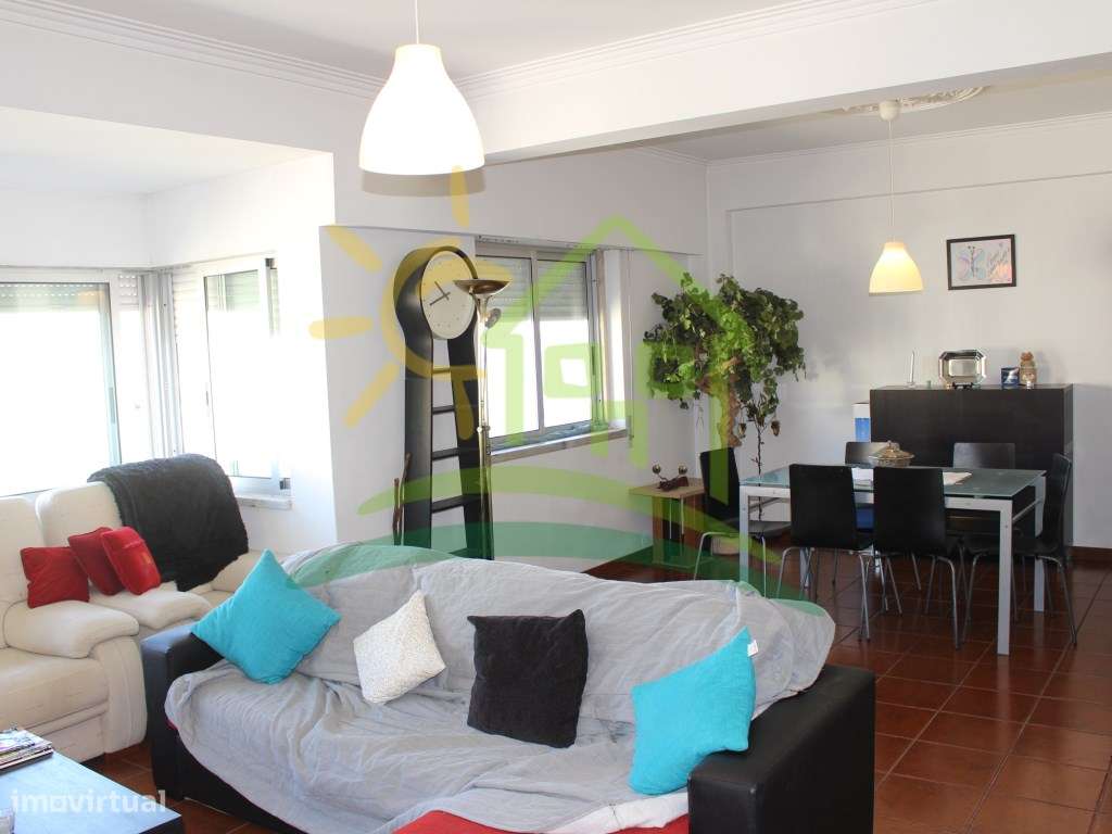 Apartamento T3+2 em Olival Basto - Oportunidade Única com Sótão-23