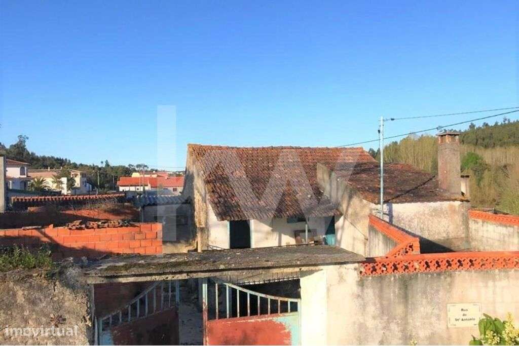 Moradia T2 para recuperar em Semide, Miranda do Corvo - Grande imagem: 4/23