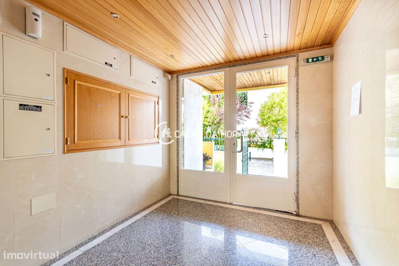 T2 com terraço enorme na Rua Paul Harris, no bairro do  Buzano.-26