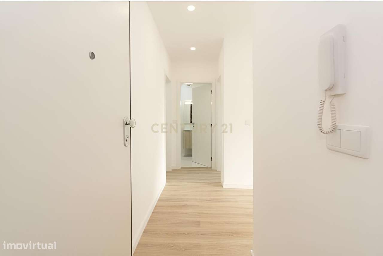 APARTAMENTO T1 TOTALMENTE RENOVADO NA BAIXA DA BANHEIRA-16