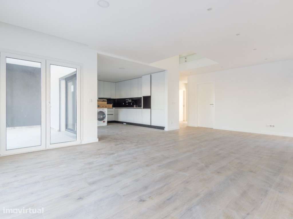 Moradia T4 com Piscina em Zona Nobre de Vale Milhaços - Grande imagem: 5/29