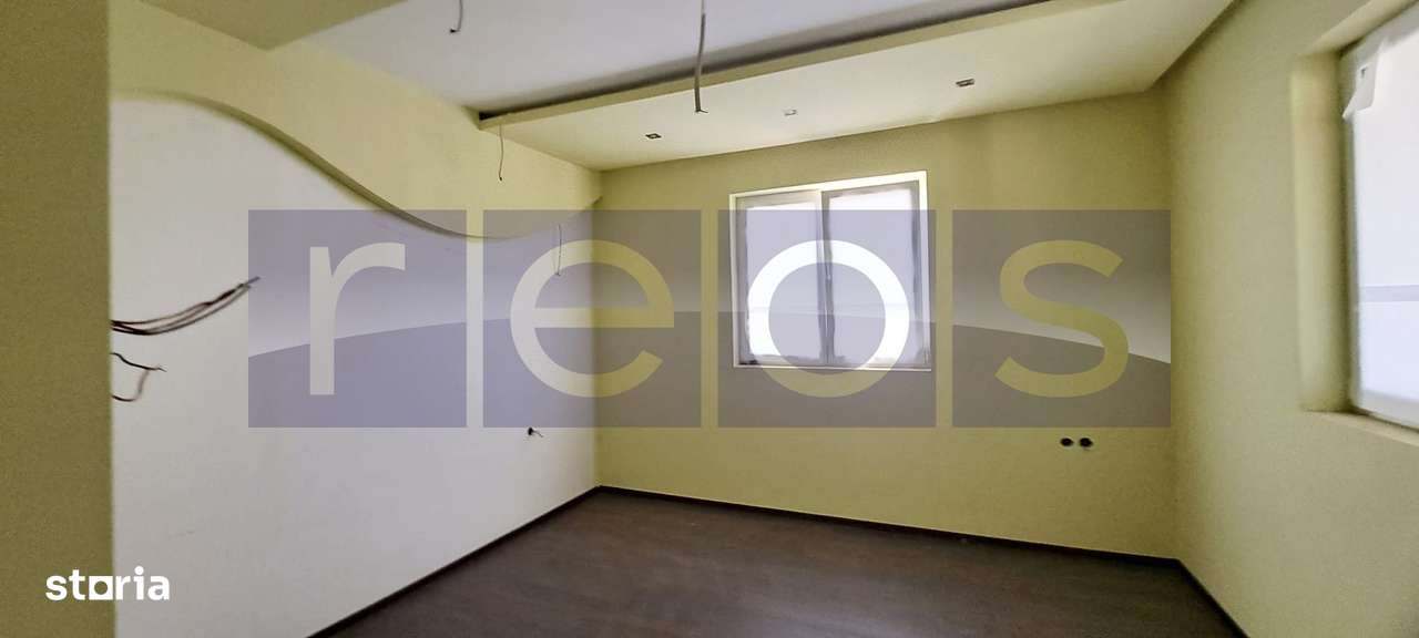 VANZARE VILA DIN BCA + TEREN 1.400 MP | STRADA PRINCIPALA | CRANGU, TE - Imagine principală: 4/13