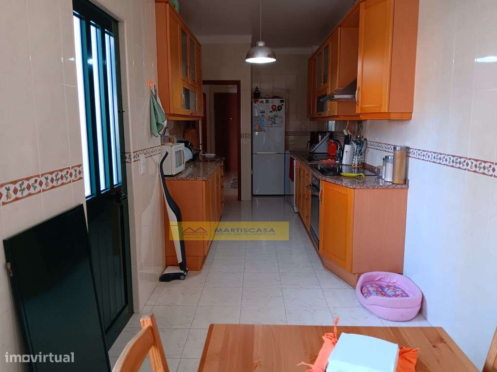 Moradia T4 totalmente remodelada, garagem, sotão e espaço exterior,...-15