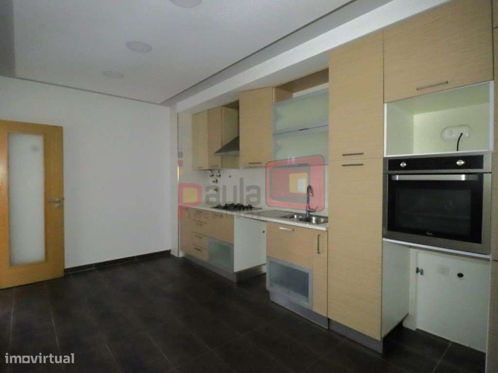 APARTAMENTO T3 COM PARQUEAMENTO - PEGÕES GARE-8