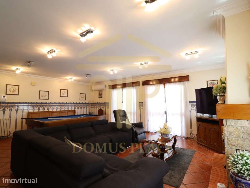 Moradia com Cave, Piscina e Terreno de 1878m² - Lavra
Vendida tota...-31