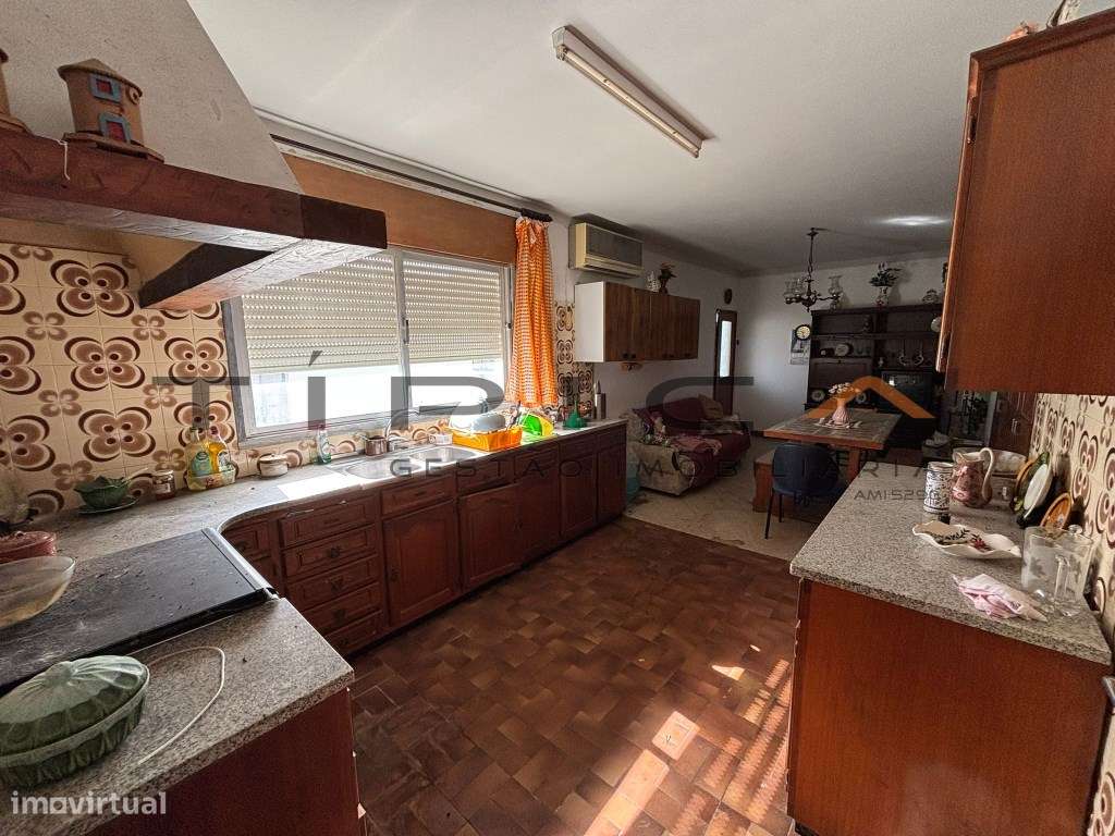 Quintinha com terreno agrícola de 2250 m2-10