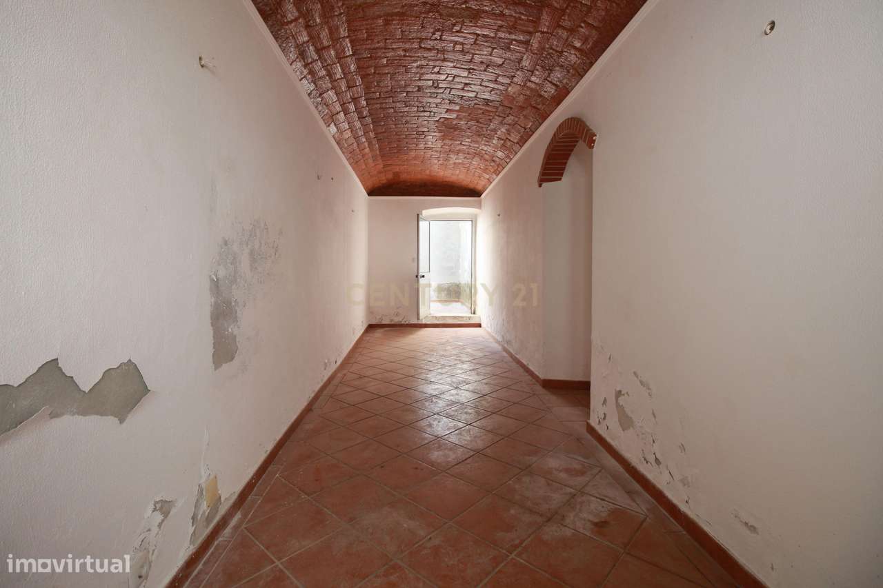 Apartamento e arrumos para venda em Borba-10