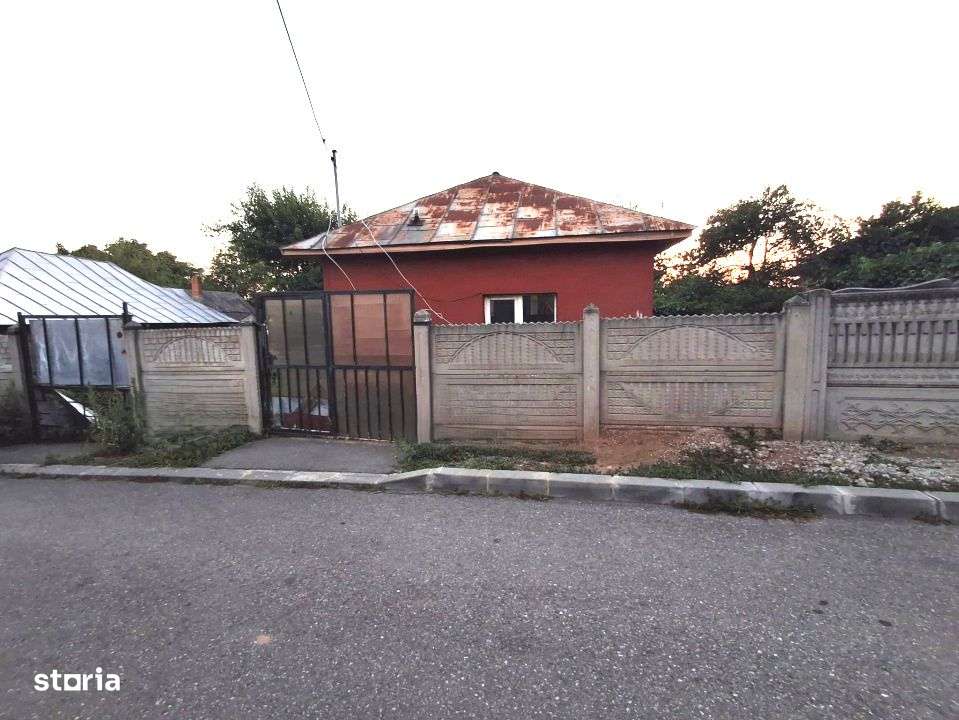 Teren 1.000 mp cu casa demolabila-Cea mai ieftina proprietate din Carc - Imagine principală: 1/3