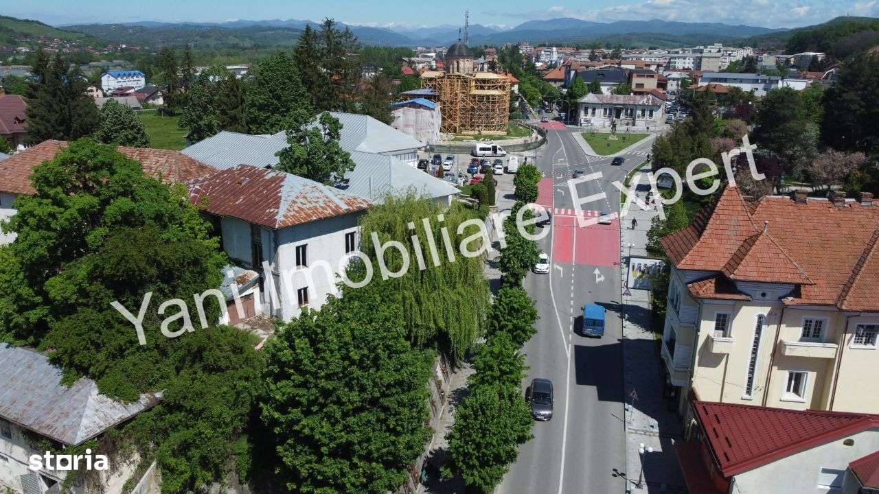 Clădire de vânzare în centrul orașului Curtea de Argeș - Imagine principală: 3/13