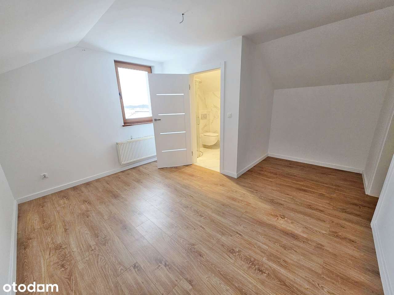 Nowoczesny, parterowy z poddaszem użytkowym, garaż dwustanowiskowy.-4