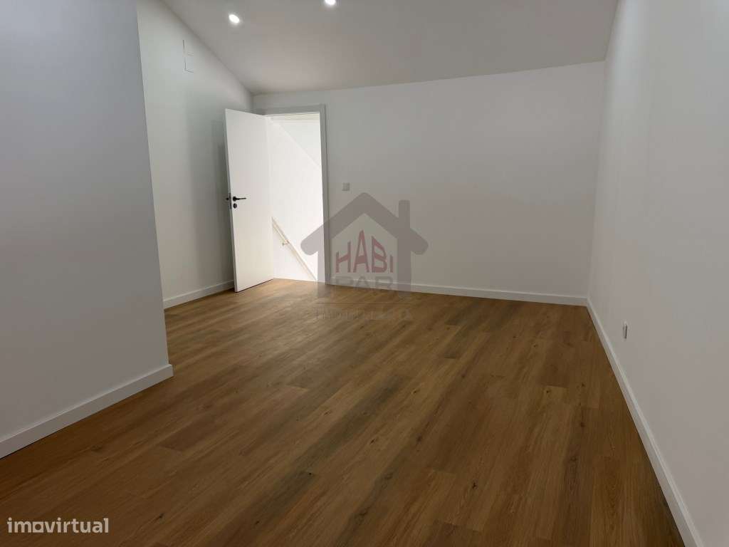 Excelente Moradia T3+1 Centro de Benavente Baixa de Preço-19