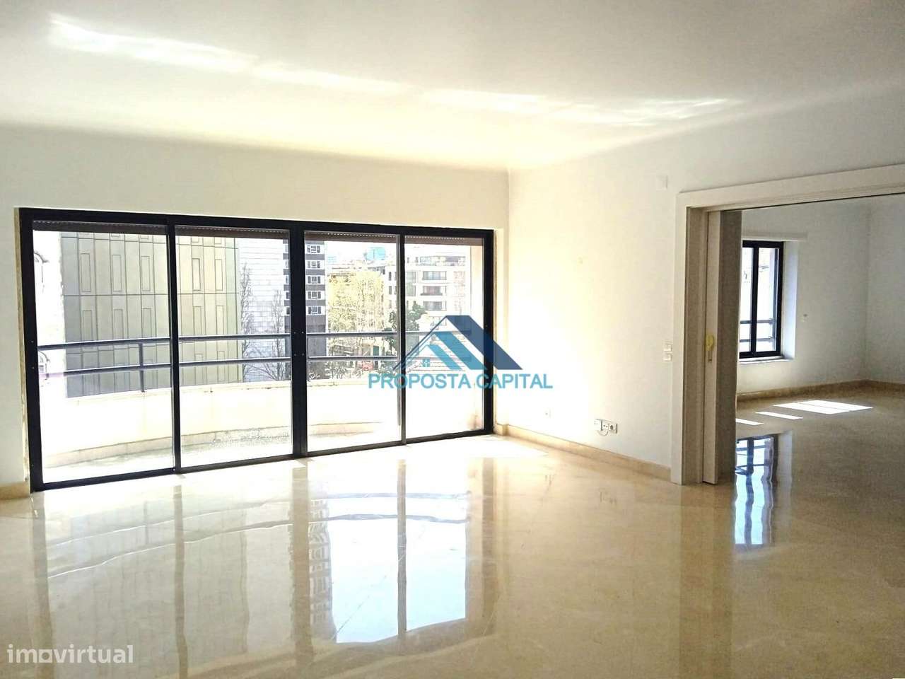 Excelente apartamento T3 + 1 - 3 Parqueamentos - Grande imagem: 5/53