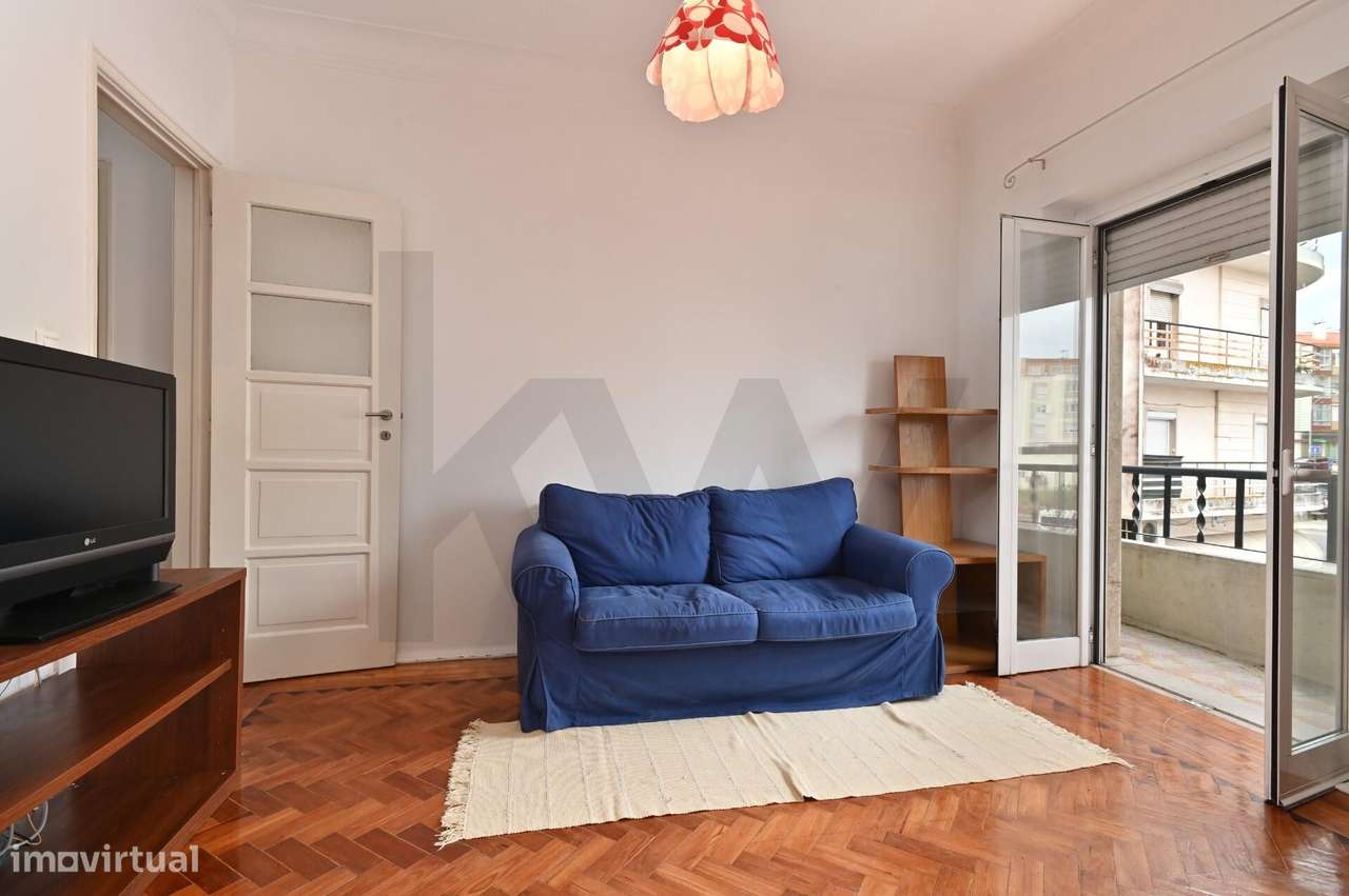 T2 com Varandas e Localização Central na Amadora - Grande imagem: 4/29