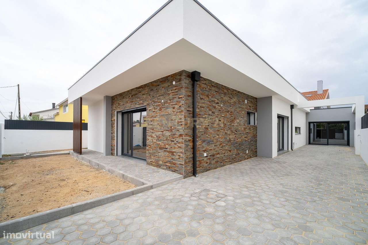 Moradia Nova térrea T3+1 em Fernão Ferro, Seixal-56