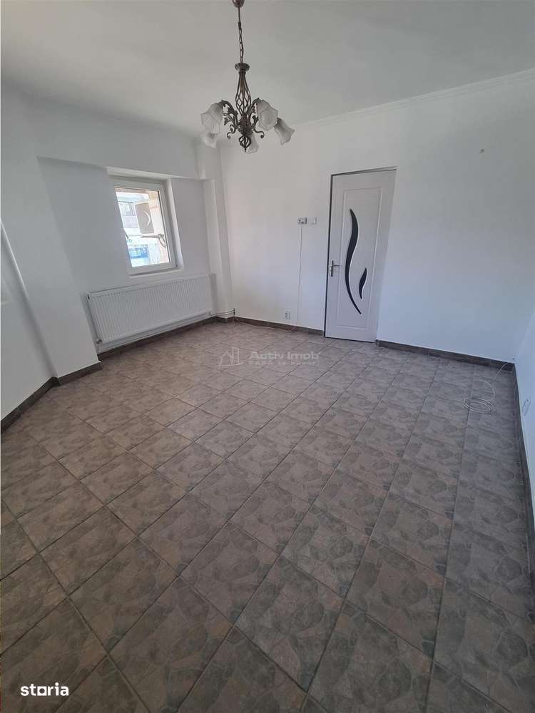 Garsoniera - spatiu  ultracentral  de inchiriat - Imagine principală: 4/7