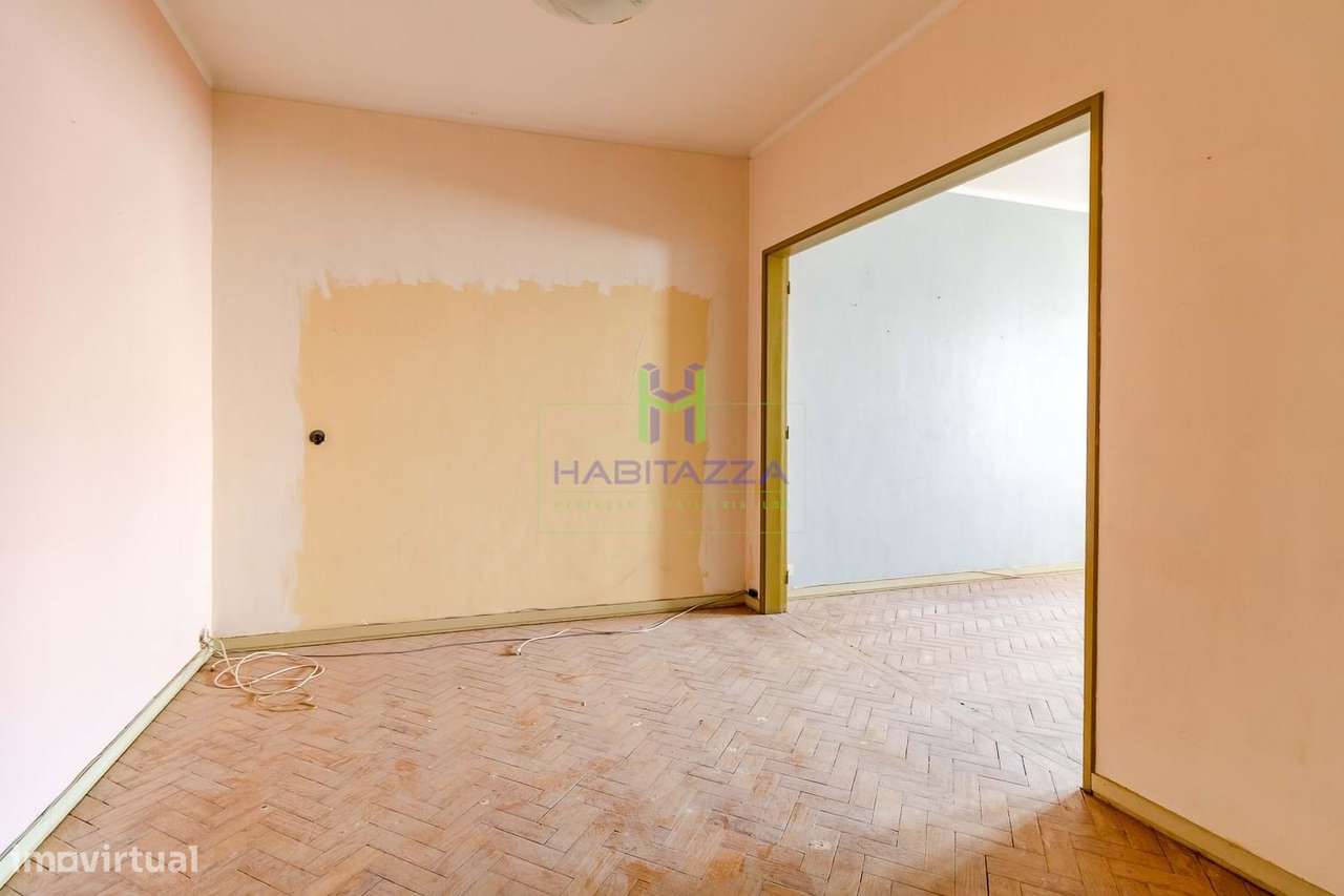 Prédio no Centro histórico de Lagos composto por 2 Apartamentos T3 e 1-16