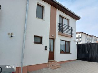 Casa cu etaj, zona Calea Cisnadiei, pod mansardabil, teren 137mp