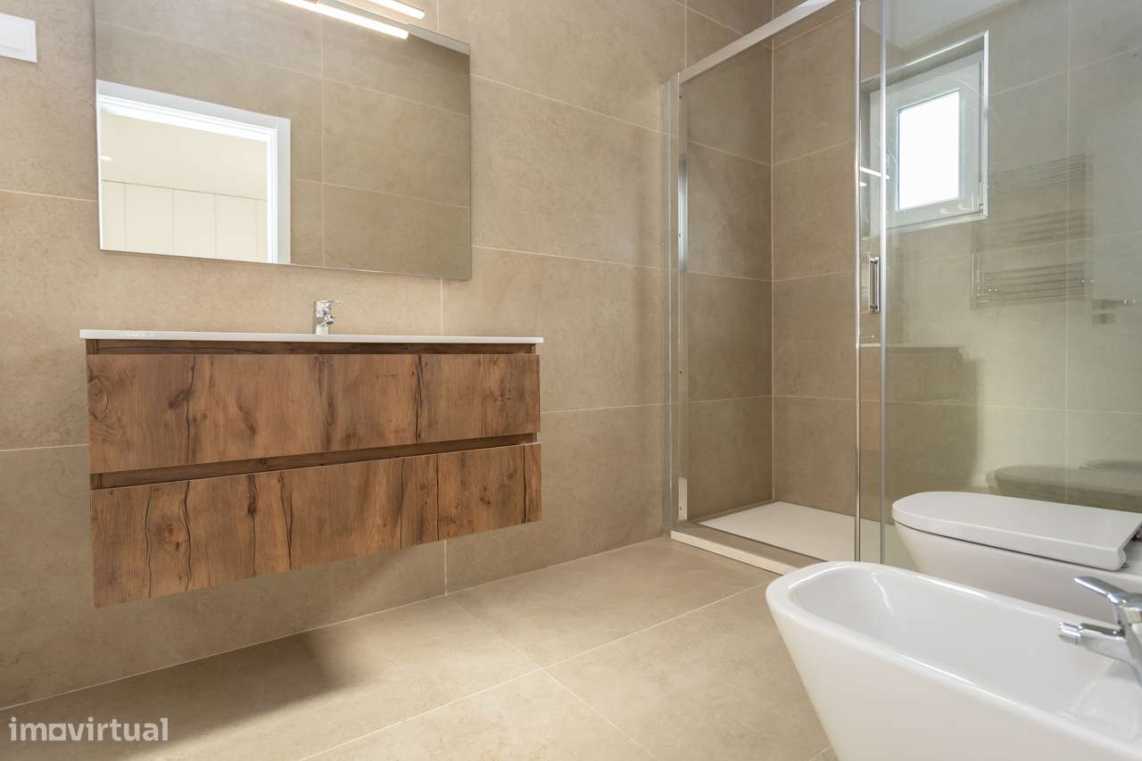 Fantástica moradia isolada T4 em Fernão Ferro-13