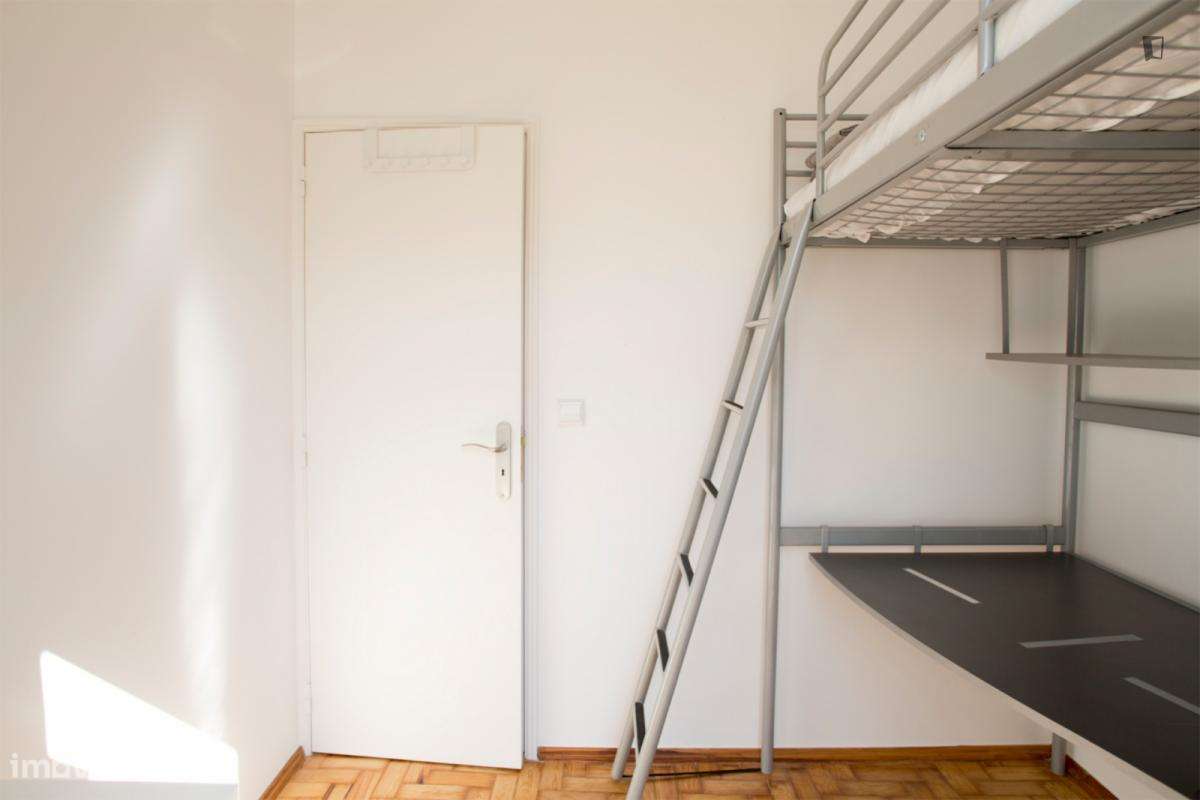 Quarto - localizado em Picoas Lisbon - Grande imagem: 3/7