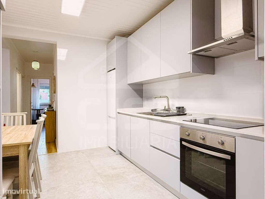 T2 Moderno, Muita Luz Natural | Prédio Renovado em 2021 | Montijo-8