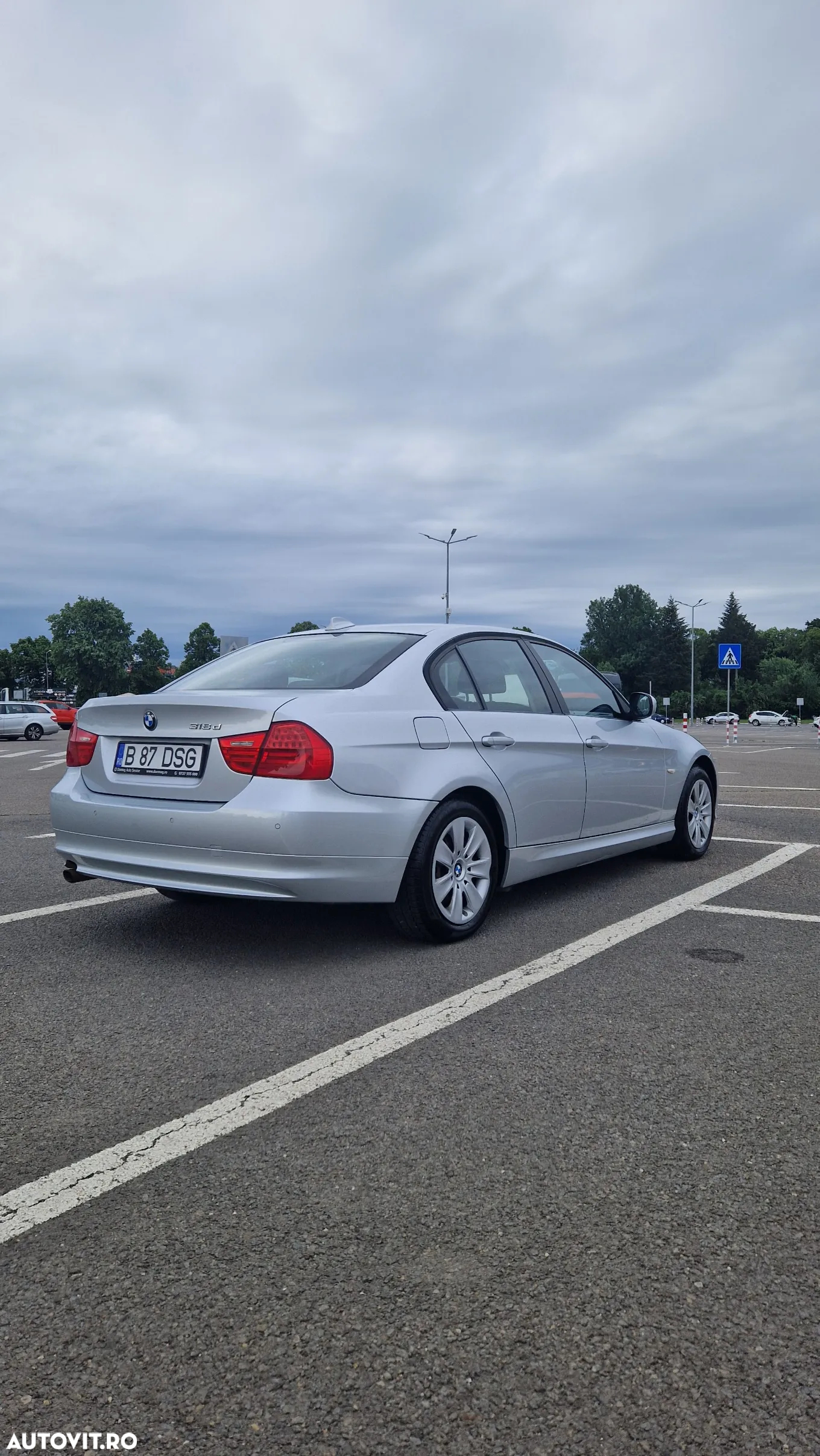 BMW Seria 3 318d - 4