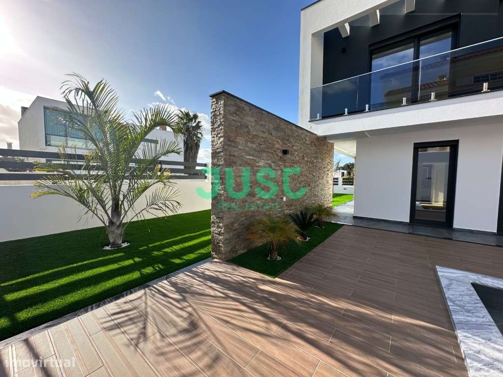 Moradia isolada, T4 com 3 suítes e piscina em Azeitão, PRONTA A HAB... - Grande imagem: 3/42