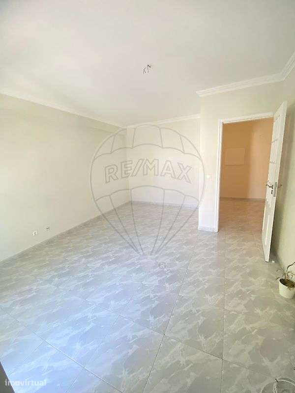 Apartamento T2 para arrendamento - Grande imagem: 2/16