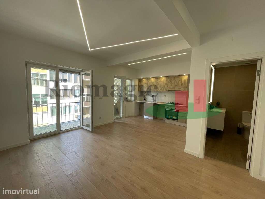 Apartamento T2 Totalmente Remodelado - Almada - Grande imagem: 3/25