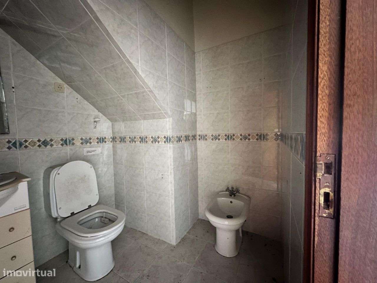 Imóvel de banco : escritura ao abrigo do simplex-9