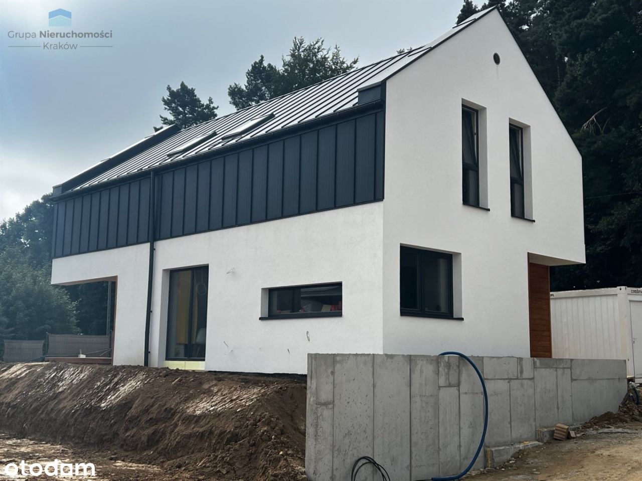Efektowny nowy dom wolnostojący w Zalesiu