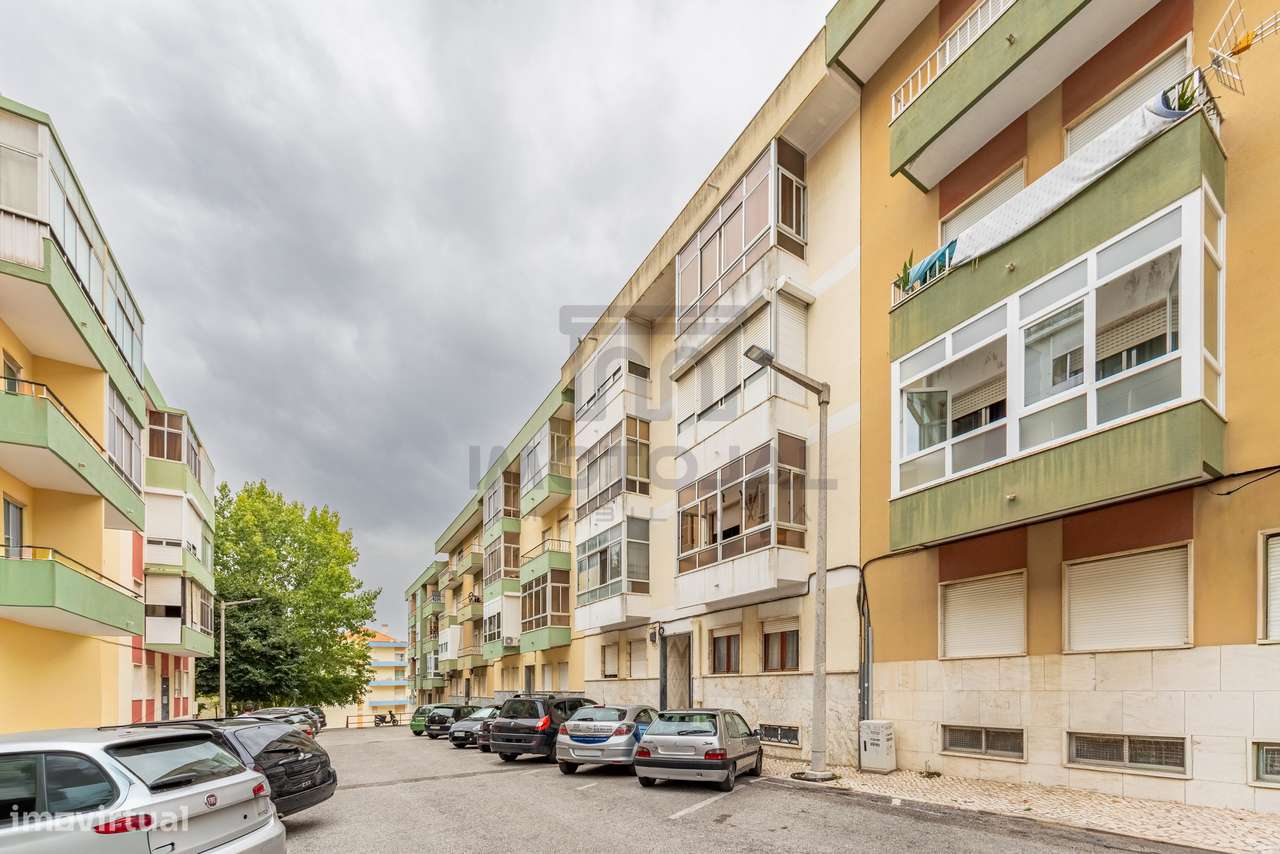 APARTAMENTO T2 (R/C) + POTENCIAL T0 INDEPENDENTE (CV) + QUINTAL-20