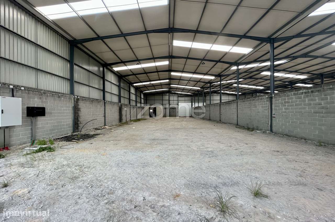 Armazém com 2.700m2 na Zona Industrial da Palhaça, Aveiro - Grande imagem: 1/15