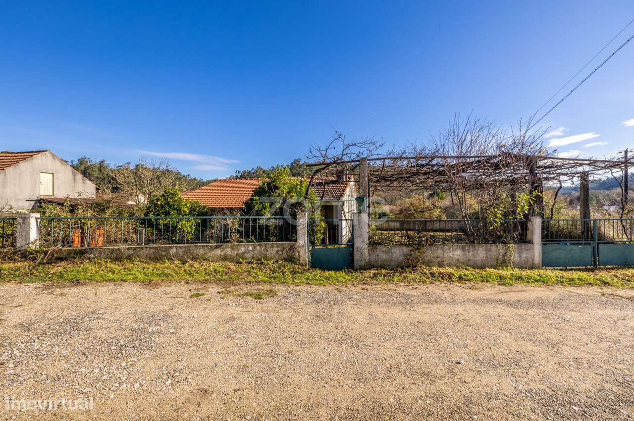 Moradia T1 para recuperar | Albergaria dos Doze-18