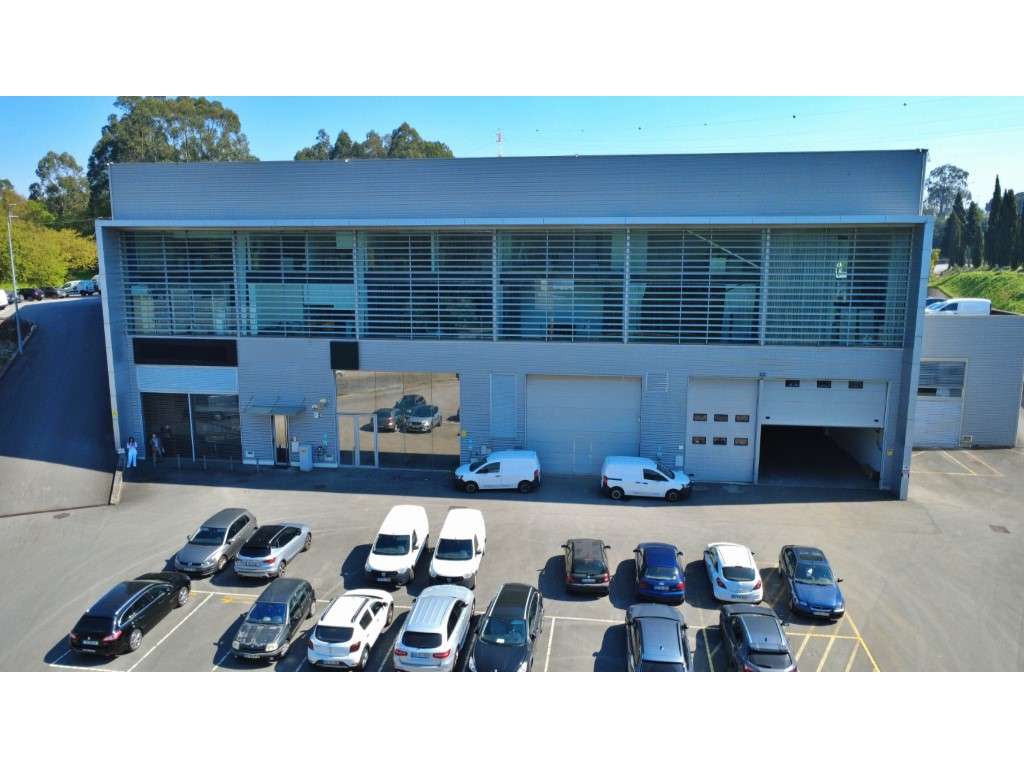 Armazém moderno com excelente localização-16