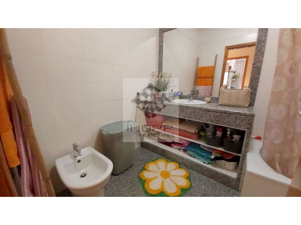 Fabuloso T4 na Radial em Odivelas com estacionamento!-15