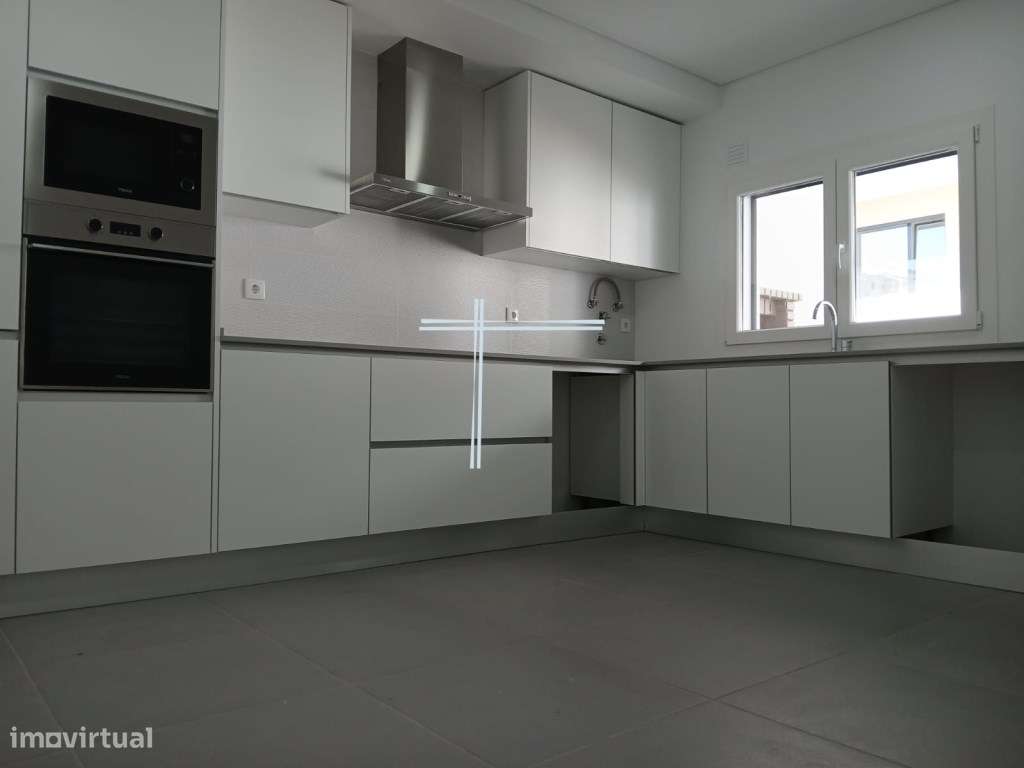 Moradia geminada T3+1 com parqueamento - Fernão Ferro - Grande imagem: 4/13